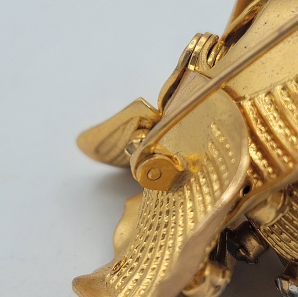 3D Rose Brooch Gold tone w/ Rhinestones & Faux Pearls Midcentury Vintage - Picture 8 of 12